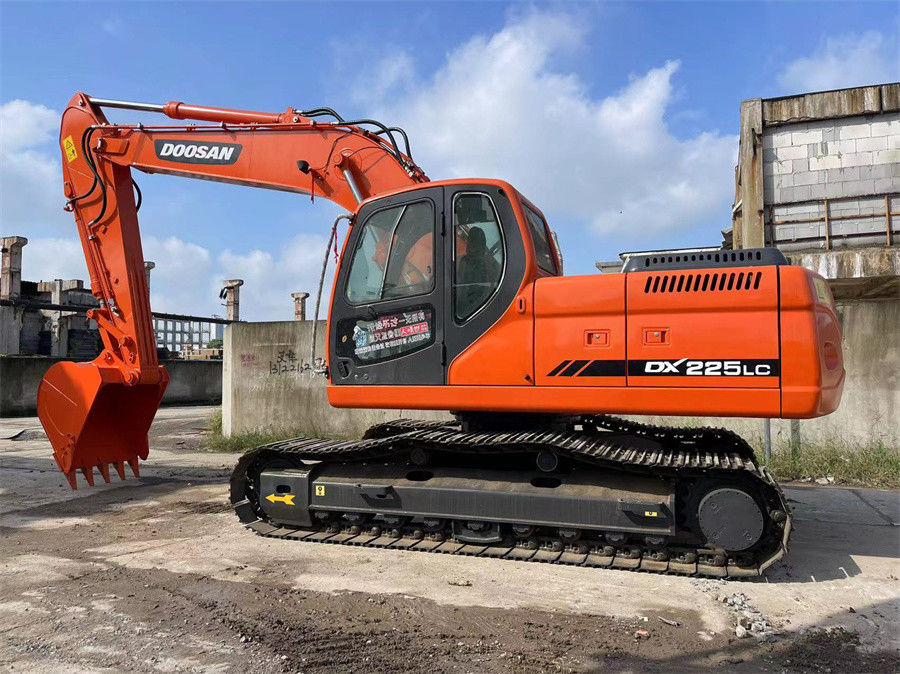 ব্যবহৃত Doosan DX225 Excavator Made in Korea ভাল অবস্থায় কম জ্বালানী খরচ