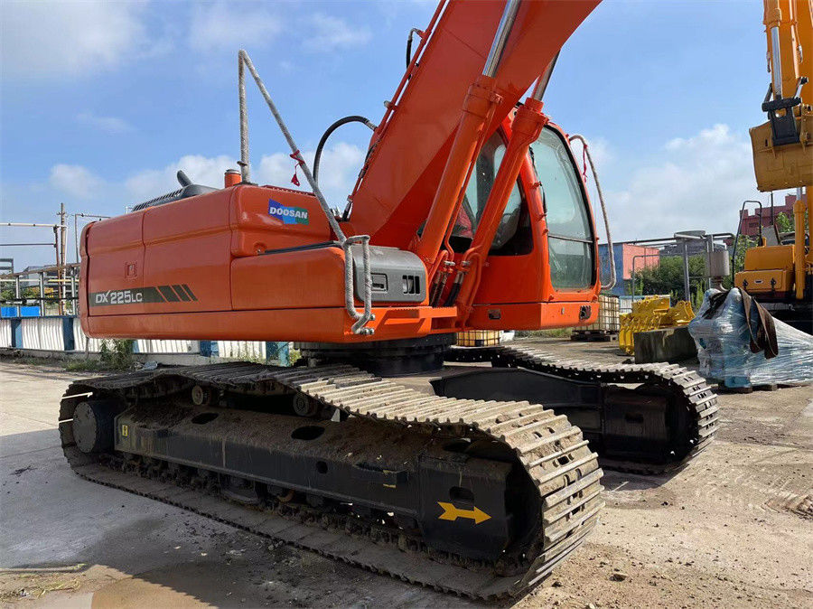 ব্যবহৃত Doosan DX225 Excavator Made in Korea ভাল অবস্থায় কম জ্বালানী খরচ