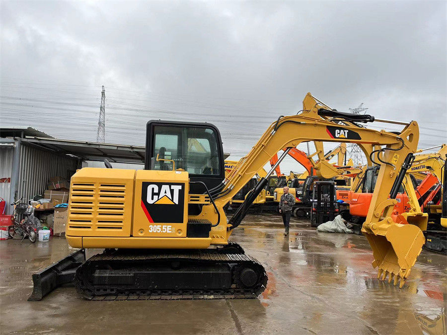 ছোট খননকারী CAT 305.5E2 ব্যবহৃত হাইড্রোলিক খননকারীর ওজন 5 টন ব্লেড সহ