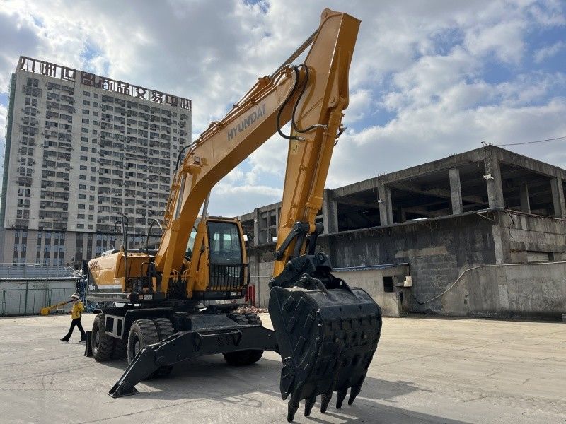 হুইন্ডাই 210W-9 হুইল এক্সক্যাভেটর 21 টন মাঝারি আকারের ব্যবহৃত এক্সক্যাভেটর