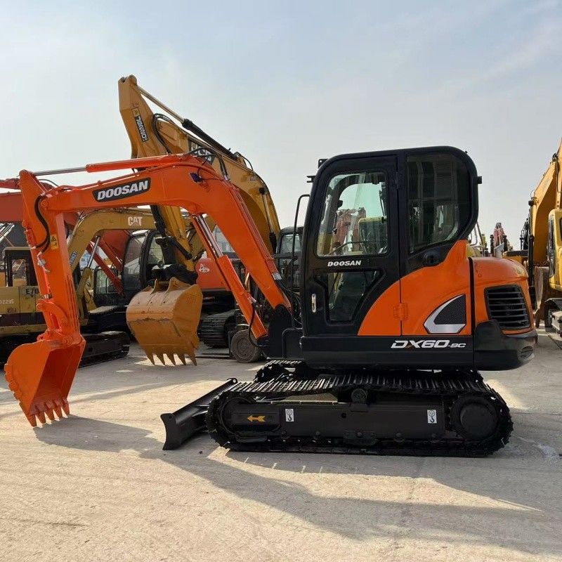 ছোট 6 টন Doosan DX60 Excavator কোরিয়া উৎপত্তি ব্লেড এবং ব্রেকার হ্যামার লাইন সঙ্গে