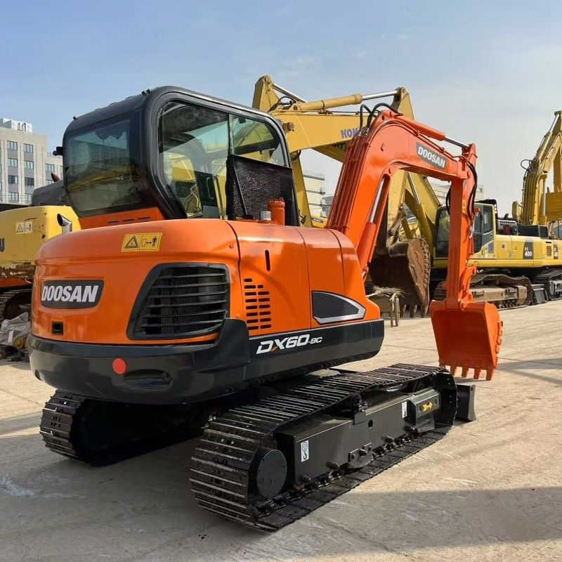 ছোট 6 টন Doosan DX60 Excavator কোরিয়া উৎপত্তি ব্লেড এবং ব্রেকার হ্যামার লাইন সঙ্গে