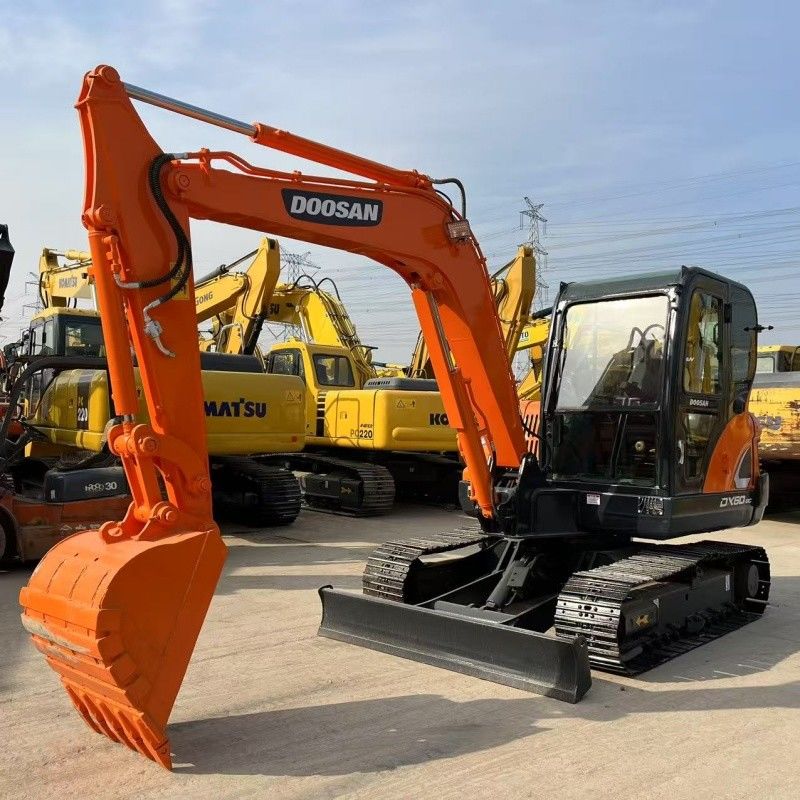 ছোট 6 টন Doosan DX60 Excavator কোরিয়া উৎপত্তি ব্লেড এবং ব্রেকার হ্যামার লাইন সঙ্গে