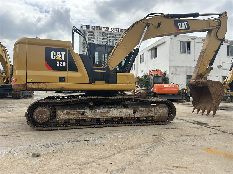 ব্যবহৃত Caterpillar Excavator 320 শক্তিশালী খনন শক্তির সাথে ভূমি সরানোর এবং নির্মাণ কাজের জন্য